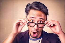 フリー写真] 眼鏡をかけて驚く外国人男性でアハ体験 - GAHAG | 著作権フリー写真・イラスト素材集