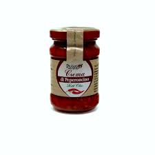 Parliamo di una gastronomia basata sui prodotti della terra (la cicerchiata, la crema di peperoncino…), quindi, ma anche del mare (tonno sott'olio, pesce spada alla pizzaiola…). Peperoncino Piccante Macinato 106 Ml Liquori Passaro Scalea Cs