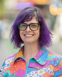 Lindsay Randall's Instagram, Twitter & Facebook