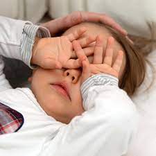 Bis zum sechsten lebensmonat ist das normal, aber danach sollte es sich langsam ans ermittle also anhand des schlafprotokolls oder der checkliste die anzahl der stunden, die dein baby am tag und in der nacht tatsächlich insgesamt schläft und wann. Wenn Kinder Nicht Durchschlafen Forscher Geben Einschlaf Tipps Stern De