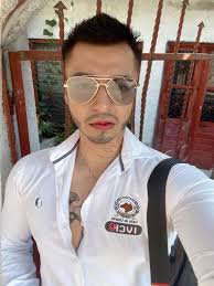 También soy de carne y hueso, tengo sentimientos, solo que esta vida me  enseñó que tengo que actuar como si fuera de hierro...