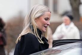 Kronprinsesse Mette-Marit, Epstein-saken | Kronprinsesse Mette-Marit: – Jeg  utviste dårlig dømmekraft og angrer