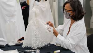 Die welt bietet ihnen news, bilder, videos und informationen zum französischen modedesigner und label christian dior. Chanel Dior Und Co So Kreativ Prasentieren Die Designer Ihre Neuen Kollektionen In Zeiten Von Corona Bunte De