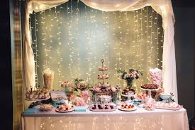 Aunque en un banquete de bodas, seguramente, la comida sea lo más importante, también hay que tener en consideración el conjunto de la mesa entero, desde el centro de mesa, pasando por la vajilla, cubertería y cristalería y. Mesas Dulces En Bodas Consejos Para Bodas Ideas Para Celebraciones Y Eventos Bodas Originales