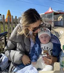 Dani dyer's boyfriend sammy kimmence was sentenced to 42 months in jail today (july 14) having admitted to defrauding pensioners. Freedomroo Dani Dyer Dotes On Son After Boyfriend Sammy Kimmence Pleaded Guilty To Scamming Two Men Out Of 34k Australiannewsreview