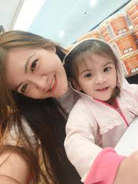 IBA TALAGA ANG PAGMAMAHAL NG ISANG LOLA Lola: Ne pahinge naman ako ng piso.  Bham.Wait lang po nay. Habang kumukuha ako ng barya ksi marami akong tig  pipiso sa lalagyanan ko.binigay ko