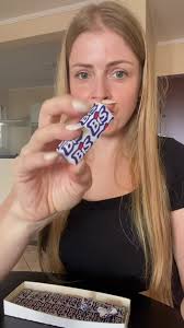 Lidando com as consequências: ASMR Mukbang com Olivia Marques