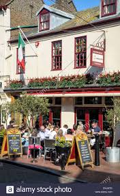 Small Italian Restaurant Busy With Al Fresco Diners During The English Summer Brighton Lanes Sussex Southern Italian Restaurant Outdoor Cafe Brighton Lanes