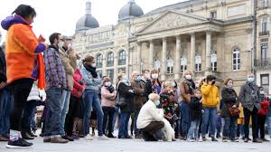 Wander wisely with the travelocity price match guarantee. 250 Personnes Rendent Hommage A Saint Quentin A L Enseignant Assassine Vendredi Pour Avoir Fait Son Metier