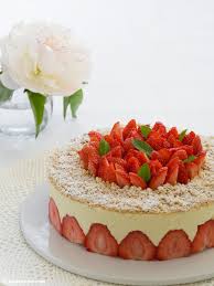 Momentan erobern kleine, französische kuchen unsere backstuben. Fraisier Oder Le Bagatelle Franzosische Erdbeertorte La Paticesse Der Patisserie Blog