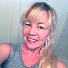 He has been fussing with her fine, blonde bob, a kind of dutchboy cut with long, funky bangs and a modern angle shaped into the back. Eb C By Ellen Long Ellebernardco Twitter