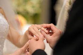 Menikah bukan sekedar mengikat dua insan, namun dua keluarga untuk menyambung tali silaturahmi. Kata Kata Bahagia Setelah Tunangan