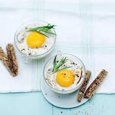 Oeufs Cocotte Vapeur Aux Champignons Echalotes Et Gorgonzola Recette En 2020 Oeufs Cocotte Recette Oeuf Recette Froide