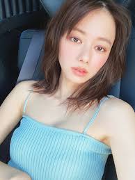 일본 참의원 선거에 10명의 입후보자를 내고, 야마모토 타로의 개인의 인지도에 힘입어 약 100만 표 정도를 득표했죠. ì•¼ë§ˆëª¨í†  ë§ˆì´ì¹´ ê·¼í™© ë° ë¦¬ì¦ˆì‹œì ˆ å±±æœ¬èˆžé¦™