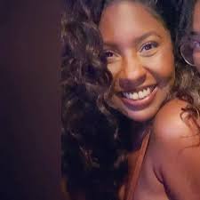 I had to turn Marlon Wayans' comedy special off. It's just not funny... I  tried, but *shrug*