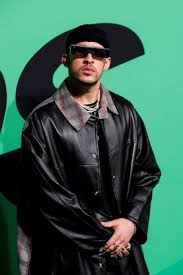 Feminista y reivindicativo, hace tiempo que usa su último vídeo viral es el de un perreo en toda regla que ha protagonizado junto a su novia en un no obstante, estas imágenes no han sido muy bien recibidas por algunos usuarios de la red que las. Bad Bunny Sorprende Publicando Por Primera Vez Una Foto Con Su Novia