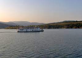 Primăria organizează cu această ocazie o plimbare pe dunăre cu vaporul 'lacu sărat' pentru membrii mai multor asociaţii ale pensionarilor din oraş, după care este programată festivitatea de premiere a 45 de cupluri din brăila care au împlinit 50 de ani de căsnicie. Unde Putem Face Plimbari Cu Vaporasul Pe Dunare