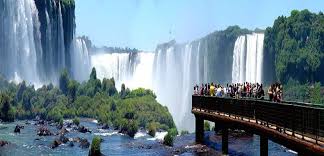 It is a pleasant path, where you can appreciate the nature of the place and even some animals such as birds or coatis. Donde Se Ven Mejor Las Cataratas De Iguazu En Brasil O Argentina Actualidad Viajes