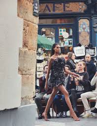 Cindy Bruna Wears Street Couture Lensed By Pierre Alban Hue De Fontenay For Elle Italia May 2018 Printemps Ete Ete 2018 Printemps