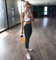 Phase 2 läuft von woche 5 bis 8 und nennt sich reshape: Fitness And Health Motivation Legsinleggings Sophia Thiel