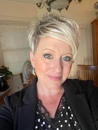 Hello. I was just wondering if anyone knew of any good hair dressers that  would be able to do this cut for me exactly as pictures, but have the sides  the same