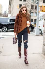 The Shoes Tops And Jeans The Most Stylish Celebs Are Wearing Now In 2020 Gigi Hadid Street Style Casual Street Style Celebrity Style Casual