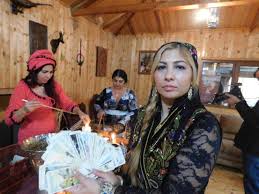 Am Apelat Si Eu La Clarvăzătoarea Sunita Si Vă Declar Sincer Că Pană La Urmă Am Reusit Sunt Tare Mulţumită Christmas Sweaters America Crown Jewelry