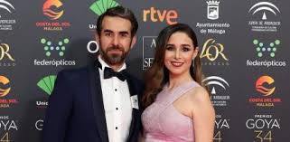 Ils auront par la suite une autre fille nommée candela. Candela Serrat Y Daniel Muriel Se Convierten En Padres Por Primera Vez