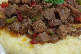 Patates Puresi Yataginda Et Sote Iyi Aksamlarrr Malzemeler 300gr Dana Eti 2adet Sogan 2adet Yesil Biber 1adet Kapya Yemek Tarifleri Patates Puresi Yemek