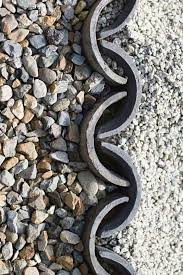 Easy, attractive lawn edging ideas for your yard and garden! Landscape Border Designs 10 Superb Garden Edging Ideas Momo Zain Landscape Borders Garden Edging Landscape Edging Diy