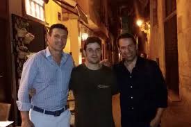 Información y servicios de san tommaso. San Tommaso Pa Twitter Amigos San Tommaso A Luis Vicente Y Amadeo Salvo Les Encanta Disfrutar De La Luna De Valencia En Nuestra Terracita Http T Co Nscdps41rh