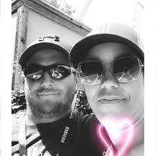 Mandi Thomas's Instagram, Twitter & Facebook