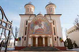 Sute de persoane au venit însă de aseară să atingă moaştele sfinte cunoscute ca salvatoarele celor păgubiţi. Www Castelevents Ro Fiti Regii Unui Eveniment De Basm