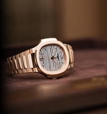 7118 1r Nautilus A Masterpiece On The Wrist With The Rounded Octagonal Shape Of Its Bezel The Ingenio Luxury Watches For Men Patek Philippe Watches For Men