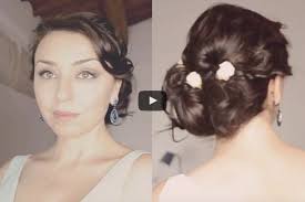 Amiche, scopriamo insieme 10 acconciature da sposa con treccia per essere bellissime nel giorno più dunque vediamo insieme 10 acconciature da sposa con treccia con le quali sarete perfette nel. Acconciatura Sposa Raccolta Morbida Bassa E Laterale A 50 Sposiamocirisparmiando It
