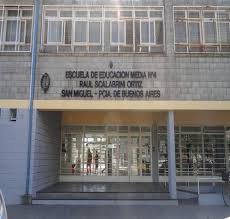 Esto de escribir sobre marina esta haciendo que se me vayan abriendo los archivos del recuerdo. San Miguel Identidad Educativa Secundaria