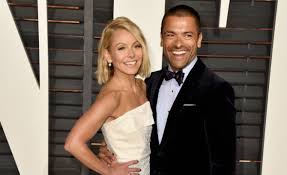 Kelly Ripa Pregnant Live With Kelly And Michael Host Talks Montreal Trip With Husband Kelly Ripa Pregnant Kelly Ripa 21st Wedding Anniversary