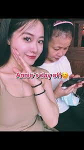 Annie Barefoot's Instagram, Twitter & Facebook