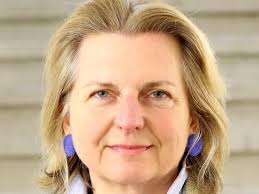 Am ende wird der „grüne pass nur noch für geimpfte existieren. Portrat Knallharter General Im Hintergrund Kickl Wird Innenminister Hintergrunde Westfalische Nachrichten