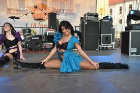 Join to listen to great radio shows, dj mix sets and podcasts. Cine Este Elena Marin De La Survivor Romania 2021 Romanesti Vedete Unica Ro