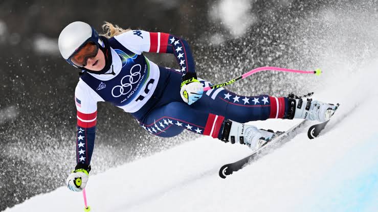 Lindsey Vonn completes successful downhill run at Winter Olympics despite ACL rupture - BBC Sport