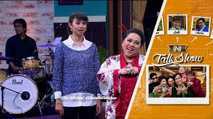 Nunung Ajak Sahabatnya Yuki Kato Ke Rumah Sule Christmas Sweaters Yuki Sweaters