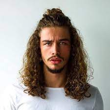 Coiffure Homme Cheveux Boucles Longs Man Bun Long Hair Styles Men Long Hair Styles Curly Hair Men