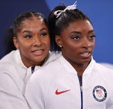 Kayla Simone's Instagram, Twitter & Facebook