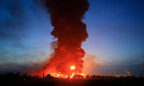 An explosion at a northern illinois chemical plant monday morning sparked massive fires that sent flames and huge plumes of thick black smoke high into the air and debris raining onto the ground, prompting evacuations. Massive Fire Engulfs Indonesian Oil Refinery After Explosion Indonesia The Guardian