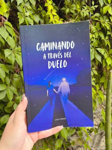 Caminando a través del duelo 🕊️🕊️🕊️ Un libro para abrazar el dolor y transformar la ausencia en amor. Caminando a través del duelo es una guía emocional profunda y compasiva que acompaña