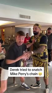 There’s no way 🫣 @Betr Derek #jakepaul #mikeperry #betrderek #boxing