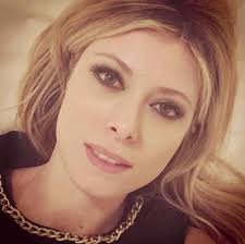 Euridice Axen: "Con l'amore ho un rapporto molto puro da Alice nel Paese  delle Meraviglie"