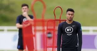 يدخل منتخب الأسود الثلاثة المباراة بعد هزيمة بثلاثة أهداف مقابل هدف وحيد امام الطواحين الهولندية فى نصف ومن المتوقع أن يدخل منتخب إنجلترا المباراة بالتشكيل التالي. Ø§Ù„Ù…Ø±Ø¶ ÙŠØ¨Ø¹Ø¯ Ù„ÙŠÙ†Ø¬Ø§Ø±Ø¯ Ø¹Ù† Ù…Ø¹Ø³ÙƒØ± Ø¥Ù†Ø¬Ù„ØªØ±Ø§