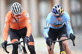 In een sprint met twee bleek de nederlander net iets sneller dan wout van aert. Mathieu Van Der Poel Schlagt Wout Van Aert Und Holt Sich Den Dritten Titel In Folge Bei Der Cyclocross Weltmeisterschaft Swiss Cycles